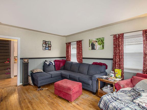 3rd image of 10 Knapp St NE