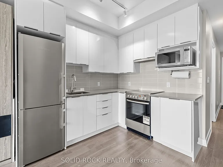 530 De Mazenod Ave #201 — Photo 11