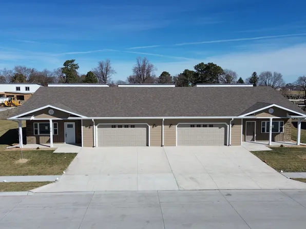 828 9th St, Columbus, NE 68601