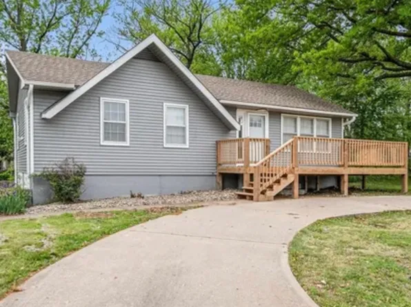 321 NW 22nd St, Blue Springs, MO 64015