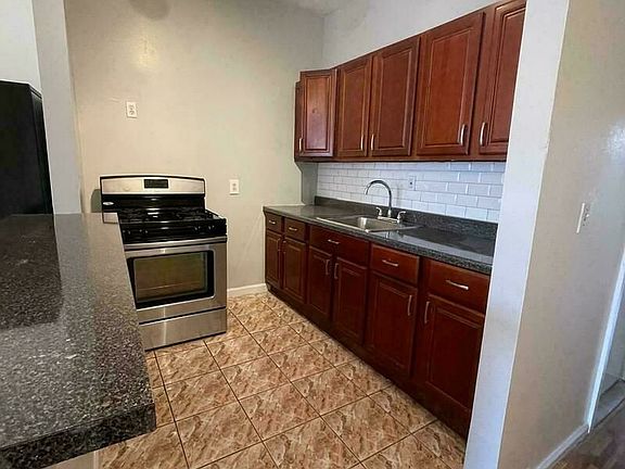 3rd image of 874 De Kalb Ave #3BB