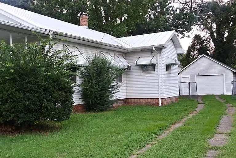 207 Lee Ave — Photo 14