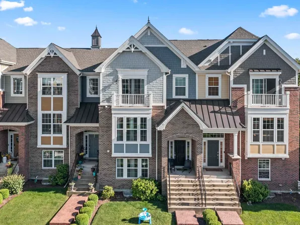 4181 Royal Mews Cir, Naperville, IL 60564