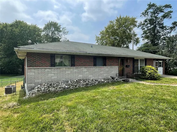 8 Shepley Dr, Saint Louis, MO 63137