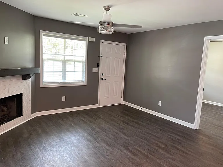 1020 Hillsborough Chase NW — Photo 5