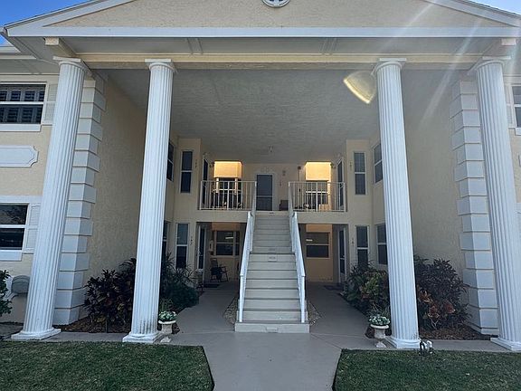 2nd image of 177 Grove Isle Cir