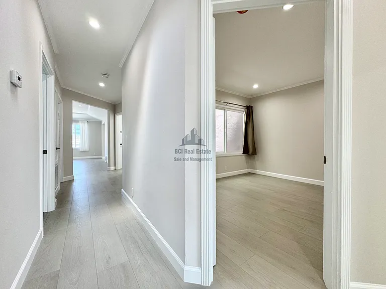 2114 35th Ave — Photo 23