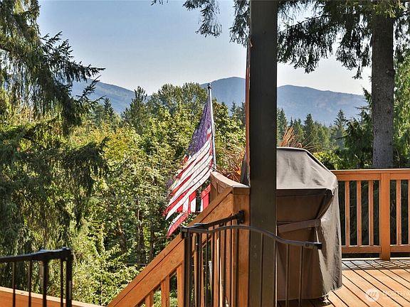 These views are truly unforgettableâ€”you'll never get enough of the stunning scenery that surrounds this home.>