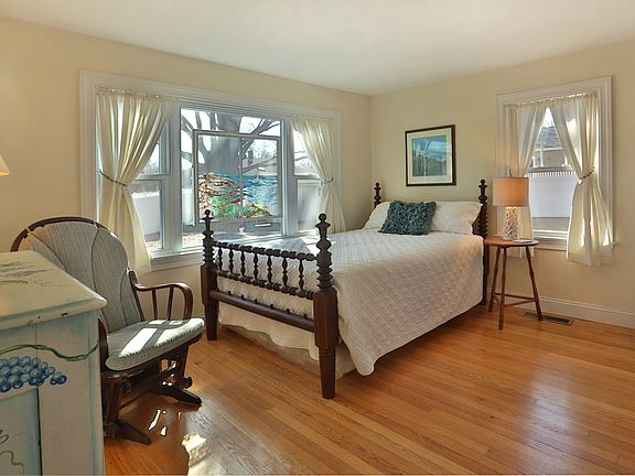 3rd image of 33 Elmira Ave