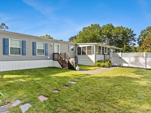 17 Deer Hill Ln, Plymouth, MA 02360