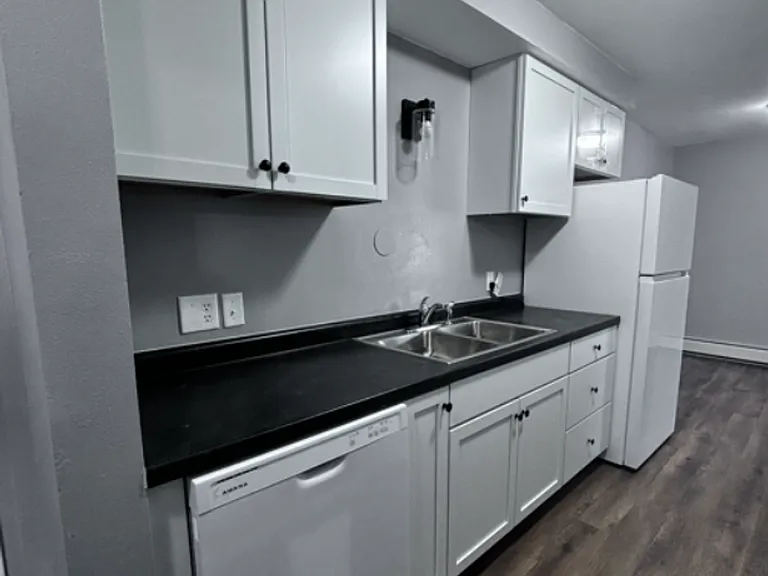 1005 S East St — Photo 1