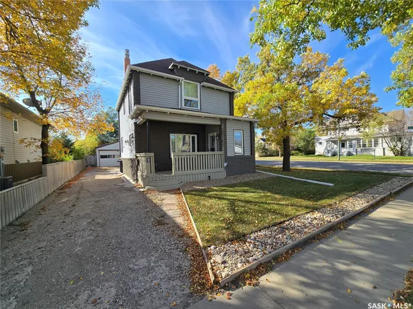 2 Prairie Avenue, Weyburn, SK S4H 0L1