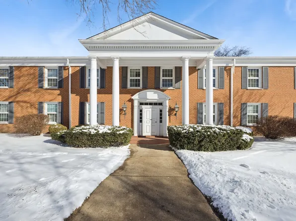 520 Devonshire Ln APT 16, Crystal Lake, IL 60014