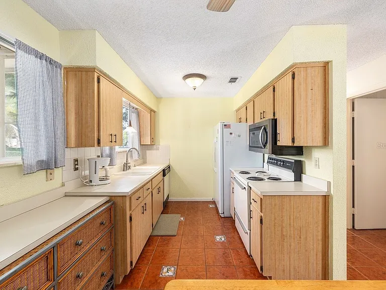 8669 SW 108th Ln — Photo 7