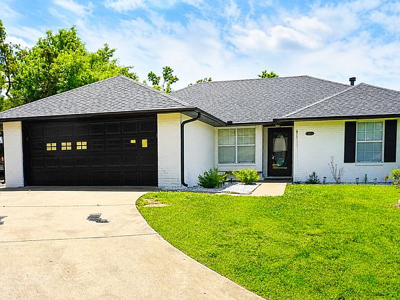 2nd image of 2710 W Parkwood Dr