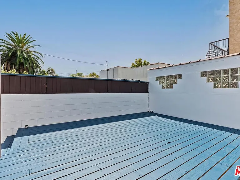 7270 Waring Ave — Photo 28
