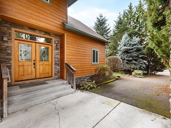 3rd image of 1584 Magnolia Ave