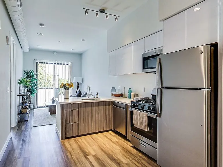 950 Lofts — Photo 26