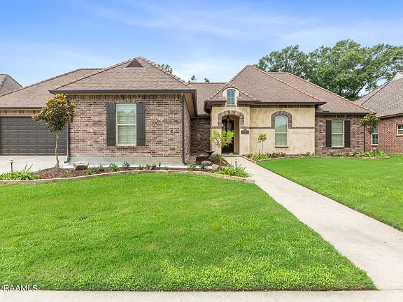 3rd image of 402 Dunnottar Pl
