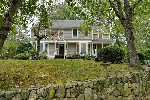 94 Rice St Photo 1