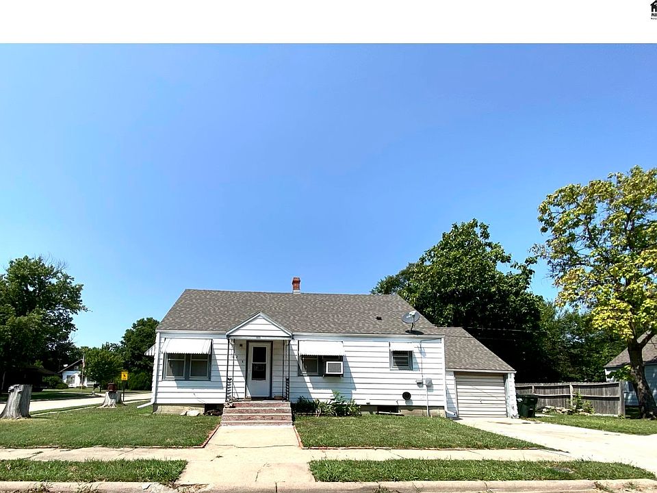 1st image of 412 W B St