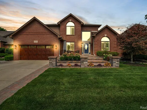 16299 White Water Dr, Macomb, MI 48042