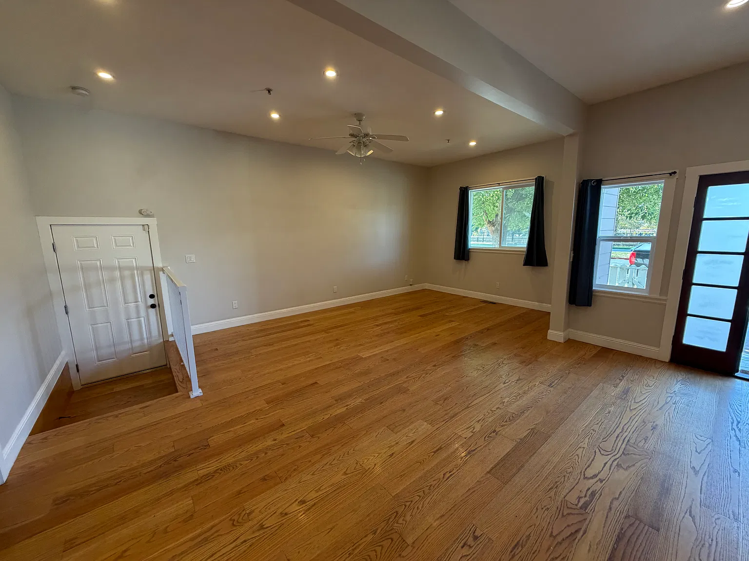 4 bed, 2000 sqft, $4,100 — Photo 4