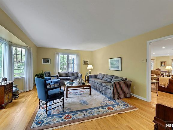 5th image of 37 Longridge Rd