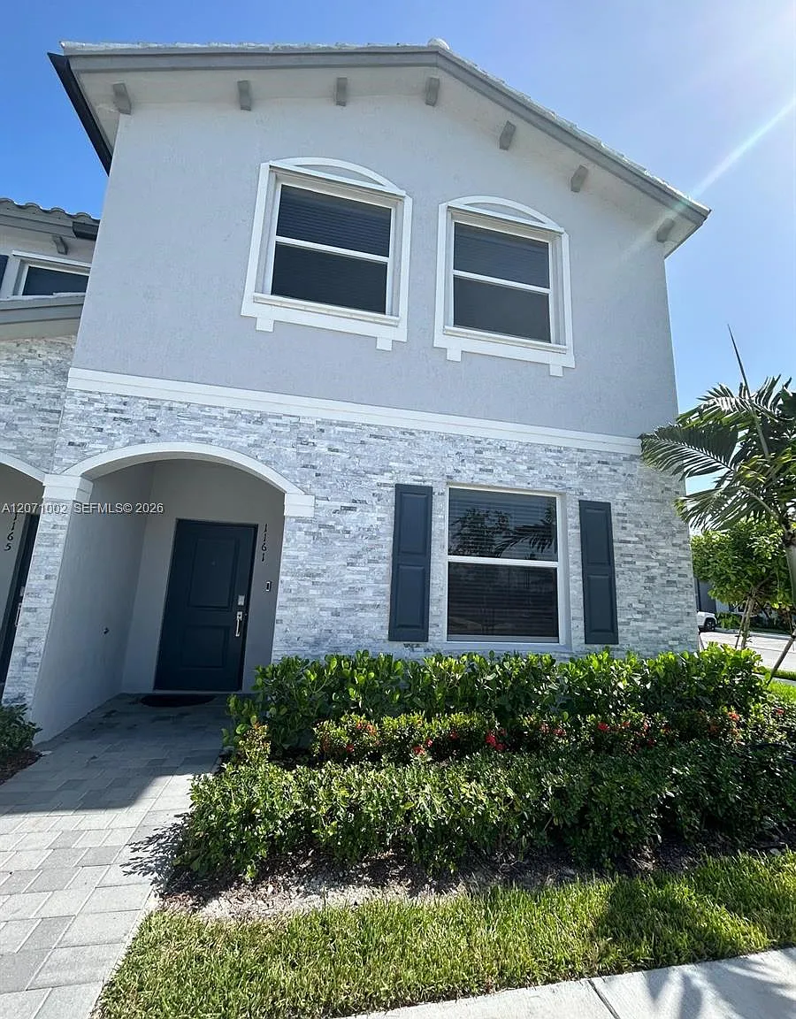 4 bed, 3.0 bath, 1615 sqft, $2,700 — Photo 1