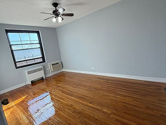4th image of 70 13th Ave E Unit B
