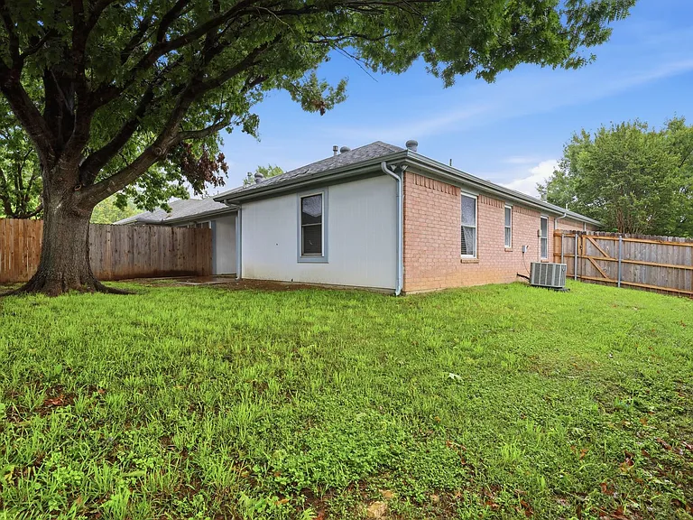 1502 Sharron Ct — Photo 62
