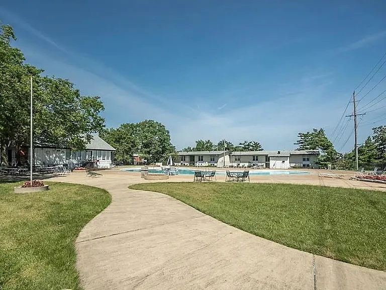10401 Briarbend Dr #9 — Photo 8