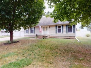2353 N 10th St, Clinton, IA 52732