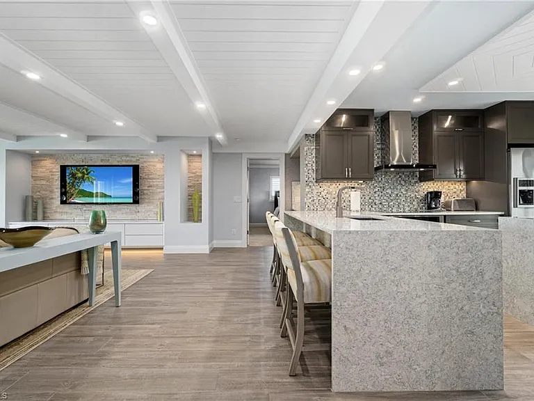 9051 Gulf Shore Dr #Penthouse 3 — Photo 10