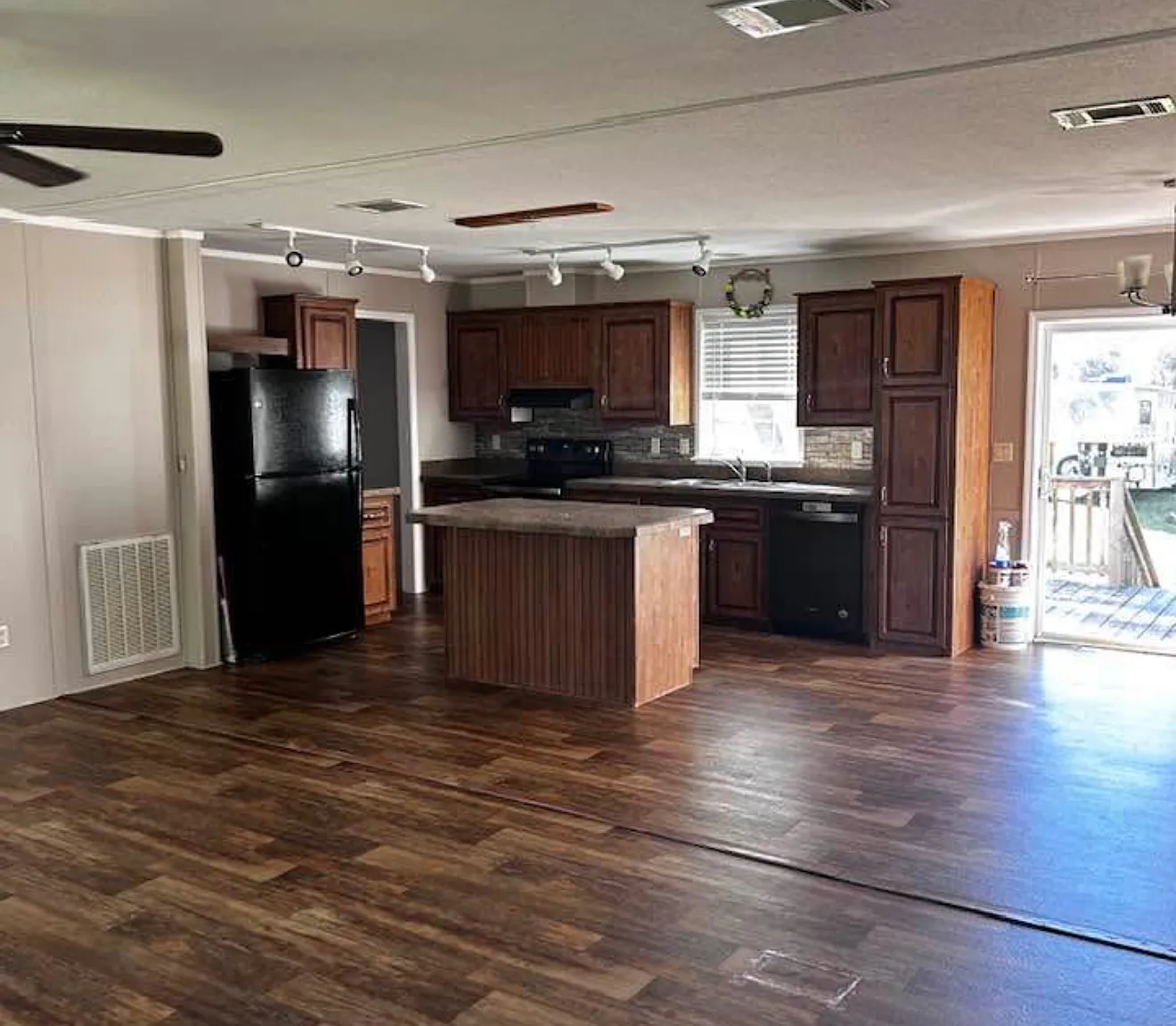 3 bed, 1512 sqft, $2,000 — Photo 2