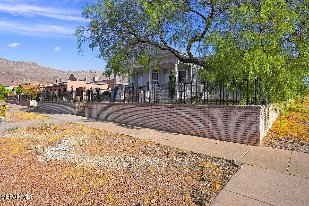 Building Photo - 3225 Fort Blvd #1