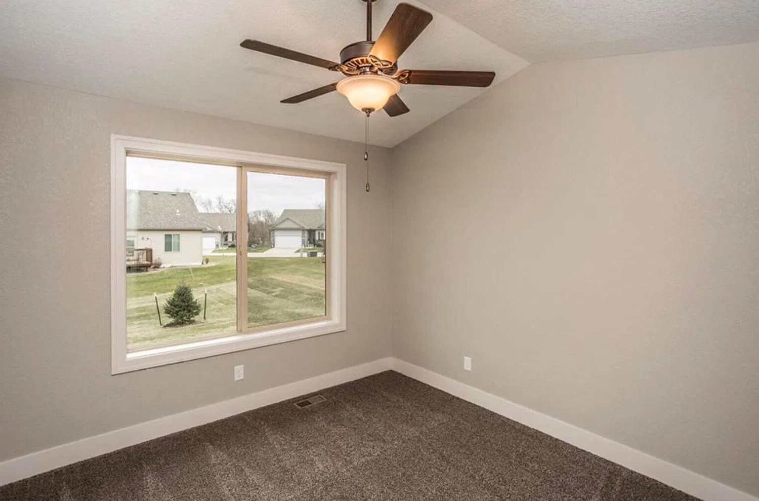 1202 NE 15th Ln — Photo 4