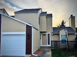 678 NW Valleybrook Rd, Blue Springs, MO 64014