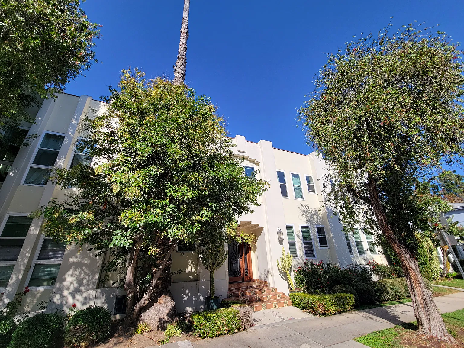 1 bed, 875 sqft, $2,500 — Photo 2