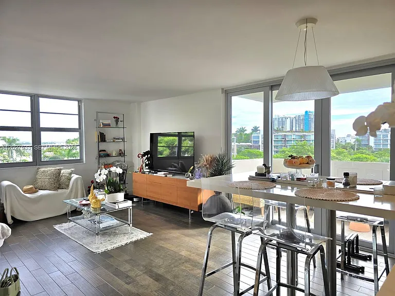 5 Island Ave #5J — Photo 8