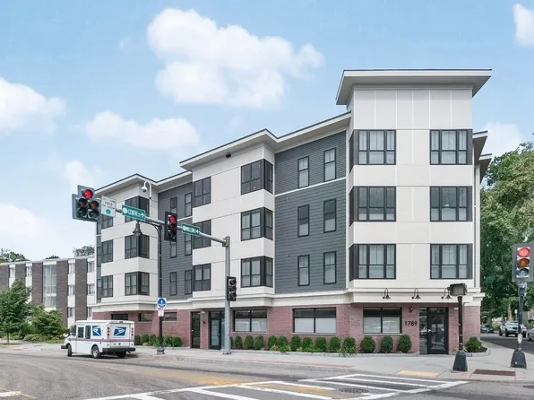 1789 Centre St Unit 405, Boston, MA 02132