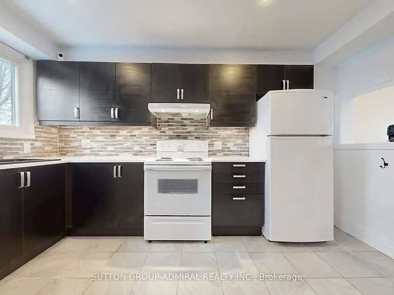 64 Bronte St S #8 — Photo 11