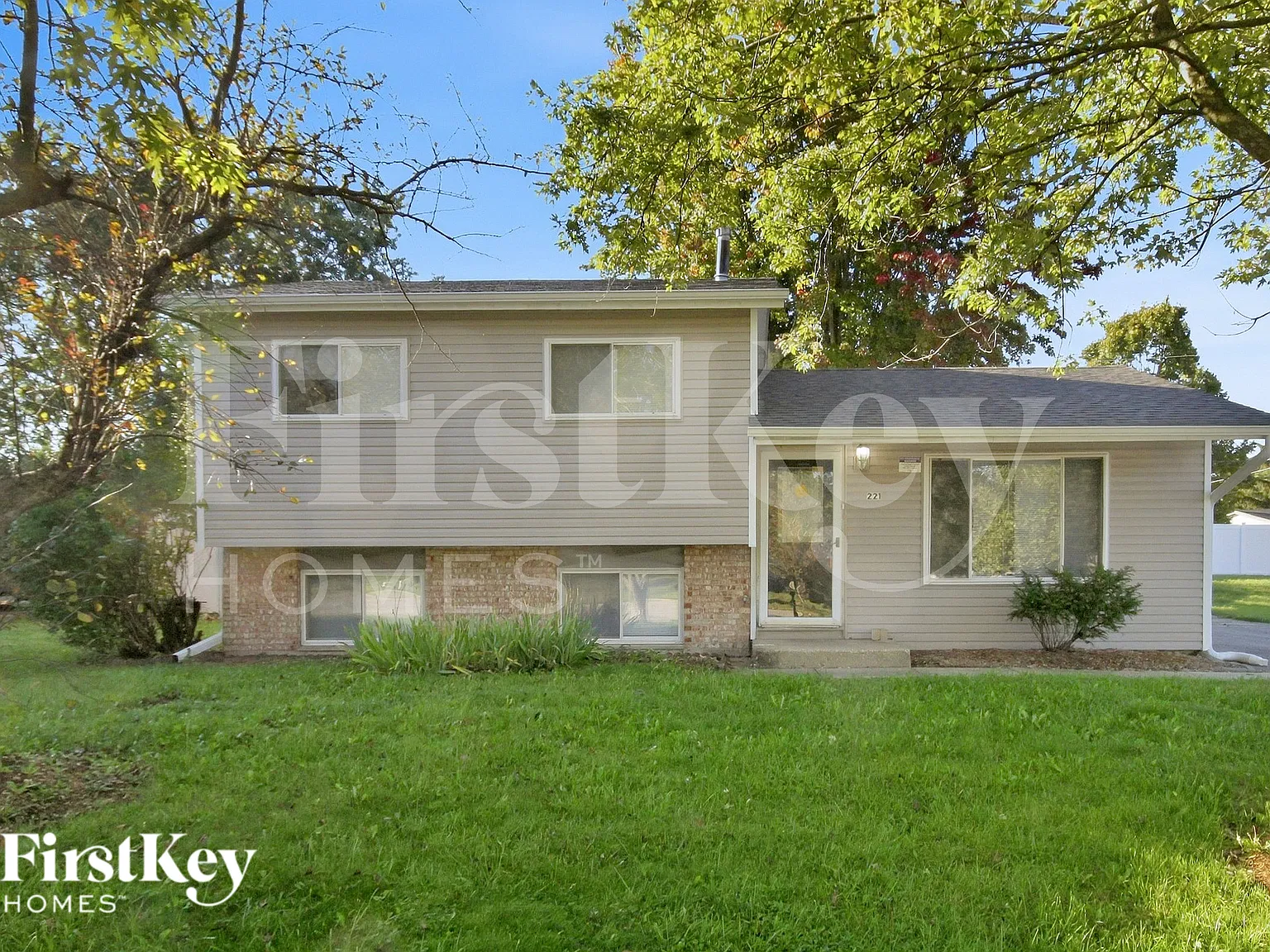 3 bed, 2.0 bath, 1348 sqft, $2,460 — Photo 1