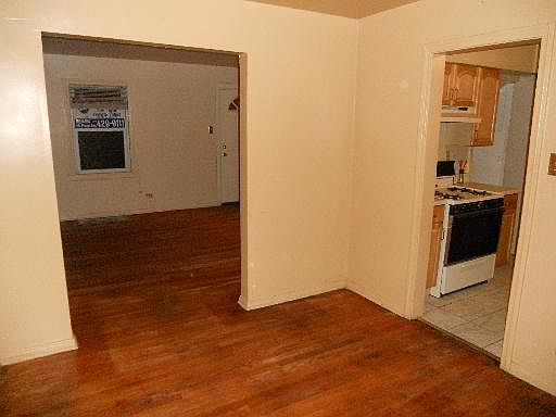 5th image of 10926 S Eberhart Ave #10926