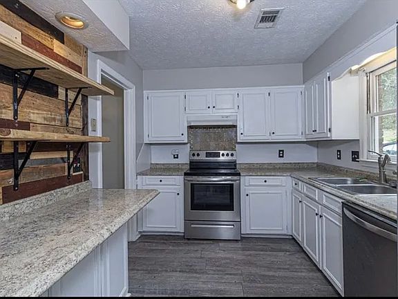 3rd image of 4771 Bridlewood Dr