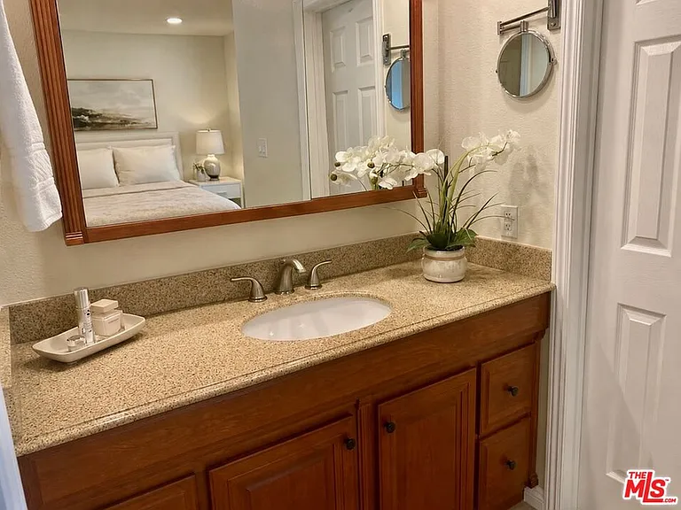 10239 White Oak Ave #1 — Photo 6
