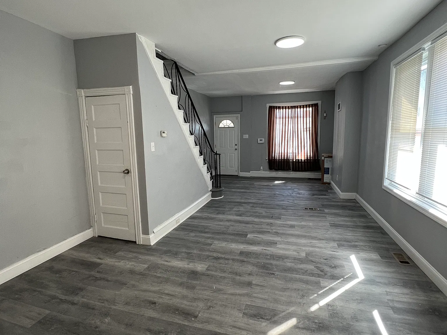 5475 Spring St — Photo 2