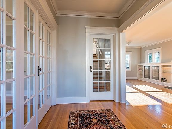 3rd image of 810 N G St