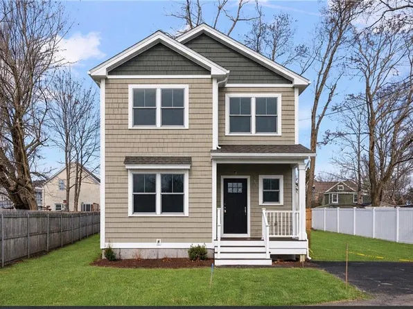 2 Lachance Ave, Warwick, RI 02889
