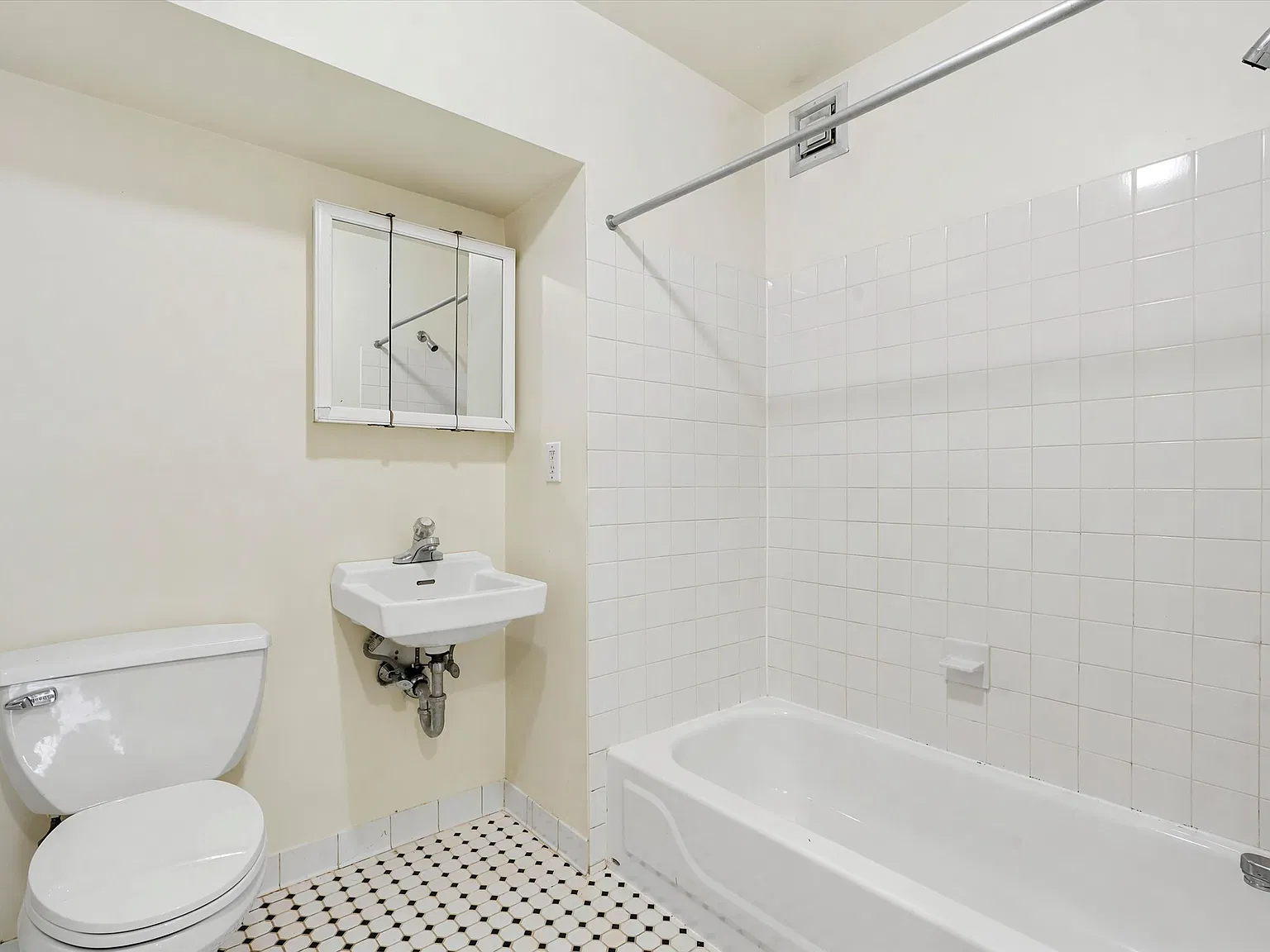 1248 N Broad St — Photo 4